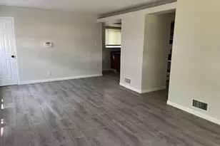 146 Roderick Dr, Saint Louis, MO 63137 - Photo 5