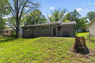 1927 Hudson Rd, Saint Louis, MO 63136 - Photo 3
