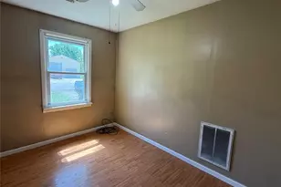 417 Lawrence St, Montgomery City, MO 63361 - Photo 9