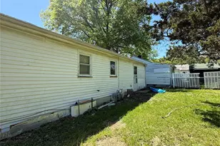417 Lawrence St, Montgomery City, MO 63361 - Photo 3