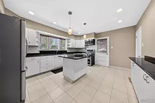 8827 Rock Forest Dr, Grantwood Village, MO 63123 - Photo 25