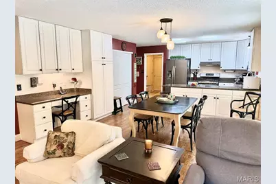 225 E Governor Place, Saint Charles, MO 63301 - Photo 5