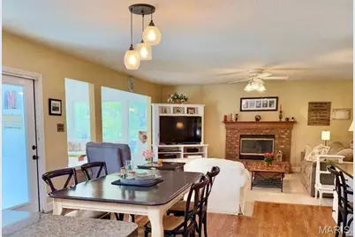 225 E Governor Place, Saint Charles, MO 63301 - Photo 7