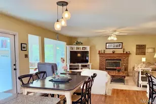 225 E Governor Pl, Saint Charles, MO 63301 - Photo 7