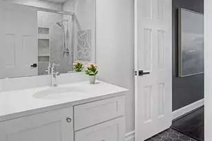 7 Greenbriar Dr, Ladue, MO 63124 - Photo 59