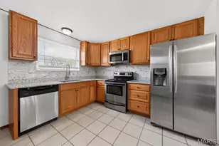 1285 Flamingo Dr, Florissant, MO 63031 - Photo 3