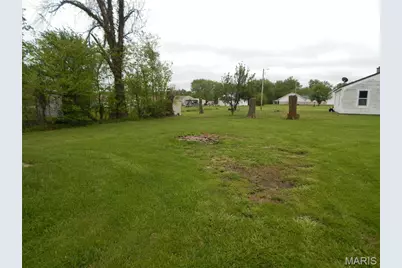 200 E Maple Street, Curryville, MO 63339 - Photo 25