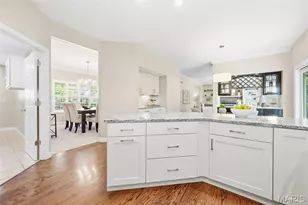 2412 Parkmoor Ct, Des Peres, MO 63021 - Photo 9