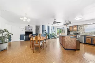 2425 Farnham Ct, Florissant, MO 63033 - Photo 9