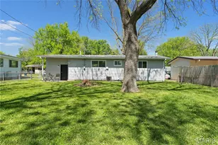 390 Versailles Dr, Florissant, MO 63031 - Photo 23