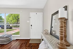 390 Versailles Dr, Florissant, MO 63031 - Photo 9