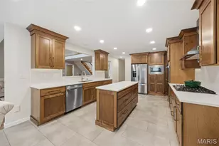 3005 Crossview Est, Oakville, MO 63129 - Photo 9