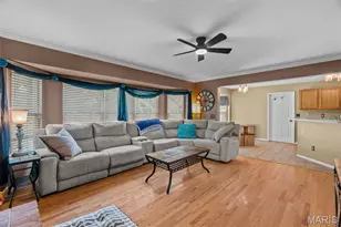 5794 Wickershire Ln, Saint Louis, MO 63129 - Photo 13