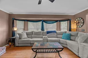 5794 Wickershire Ln, Saint Louis, MO 63129 - Photo 17
