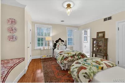 9111 Clayton Road, Saint Louis, MO 63124 - Photo 37