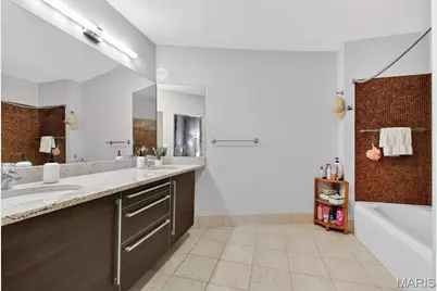 4100 Forest Park Avenue #427, Saint Louis, MO 63108 - Photo 15