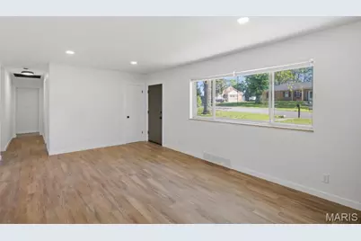 46 Green Acres Road, Saint Louis, MO 63137 - Photo 9