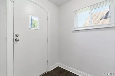 6758 Kenwood Drive, Saint Louis, MO 63121 - Photo 3