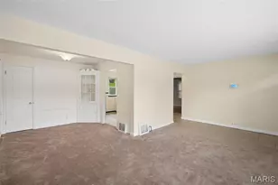 10200 Coburg Lands Dr, Bellefontaine Neighbors, MO 63137 - Photo 15