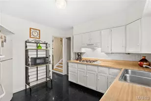 1140 E Parkedge Ln, University City, MO 63130 - Photo 11