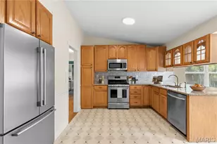 1965 Thunderbird Ave, Florissant, MO 63033 - Photo 7