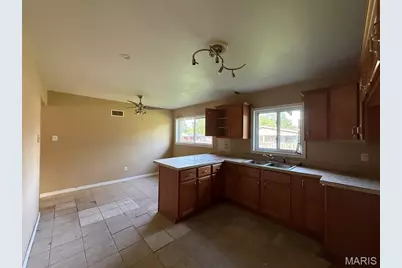 9715 Tullamoor Drive, Saint Louis, MO 63136 - Photo 7