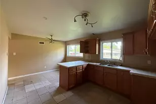 9715 Tullamoor Dr, Saint Louis, MO 63136 - Photo 7