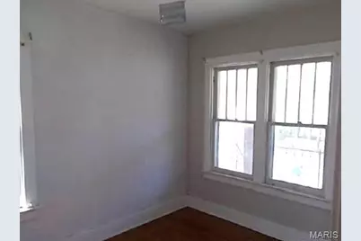 102 S Hartnett Avenue, Saint Louis, MO 63135 - Photo 7