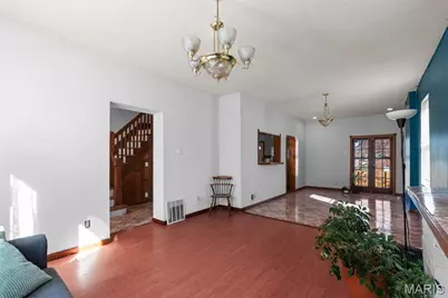 915 Bates Street, Saint Louis, MO 63111 - Photo 7