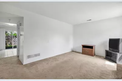 21 Park Charles Boulevard S #B, Saint Peters, MO 63376 - Photo 5
