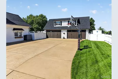 9801 Hilltop Drive, Sunset Hills, MO 63128 - Photo 5