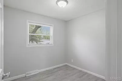 1112 Rhea Avenue, Saint Louis, MO 63138 - Photo 9