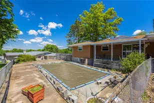 10000 Stonell Dr, Affton, MO 63123 - Photo 23
