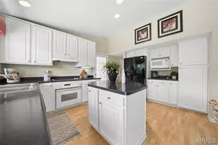 329 Meadowbrook Dr, Ballwin, MO 63011 - Photo 19