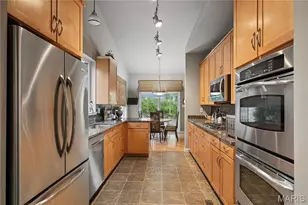 8923 Hilltop Manor Dr, Saint Louis, MO 63132 - Photo 5