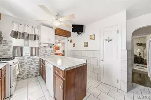 1225 Sunbeam Ln, Saint Louis, MO 63137 - Photo 9