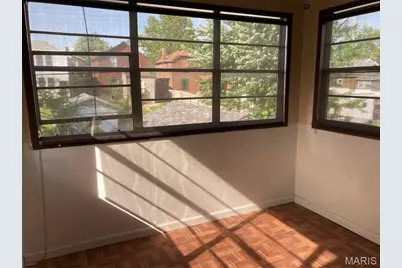 5027 Sutherland Avenue, Saint Louis, MO 63109 - Photo 9