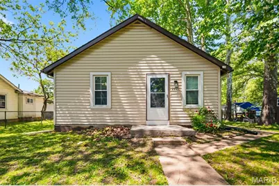 2427 N 7th Street, Saint Charles, MO 63301 - Photo 1