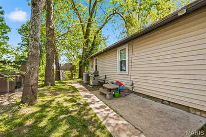 2427 N 7th Street, Saint Charles, MO 63301 - Photo 5
