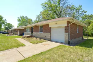 247 Royce Dr, Ferguson, MO 63135 - Photo 3