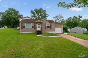 10428 Ashbrook Dr, Saint Louis, MO 63137 - Photo 5
