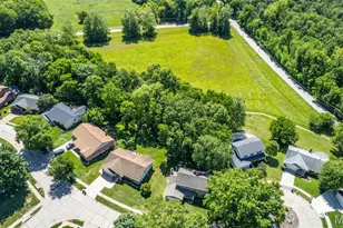 6564 Suson Woods Dr, Saint Louis, MO 63128 - Photo 27