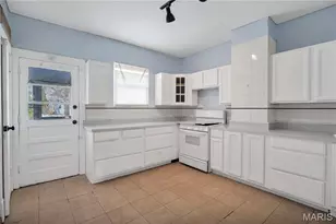 3915 Schiller Pl, Saint Louis, MO 63116 - Photo 11