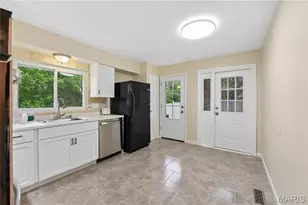 13028 Ambois Dr, Creve Coeur, MO 63141 - Photo 13