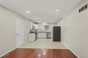 3145 Chicory Creek Ln, Florissant, MO 63031 - Photo 5