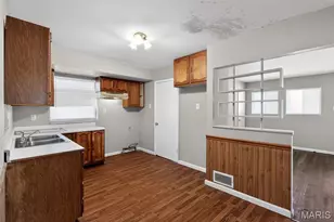 10247 Valley Dr, Saint Louis, MO 63137 - Photo 19