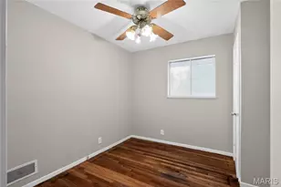 10247 Valley Dr, Saint Louis, MO 63137 - Photo 9