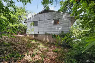 10247 Valley Dr, Saint Louis, MO 63137 - Photo 5