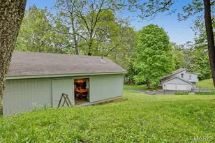 4120 Charbonier Rd, Florissant, MO 63031 - Photo 37