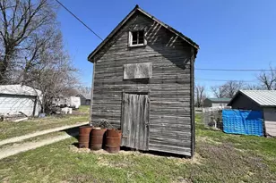 210 Dean St, Shelbina, MO 63468 - Photo 9